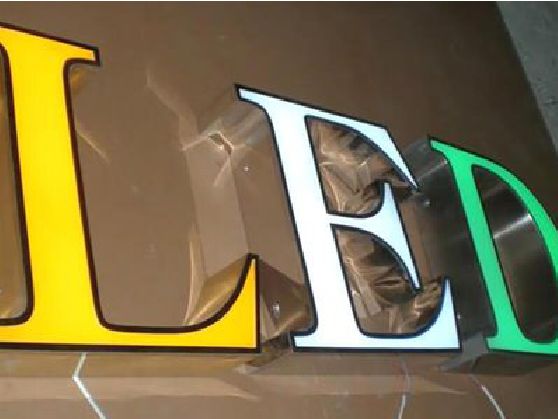 祁门介绍LED招牌的基础知识。